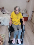 Инвалидная коляска в дар пожилой женщине